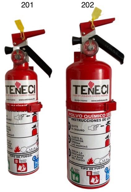Varios extintores rojos marca Teneci en fila